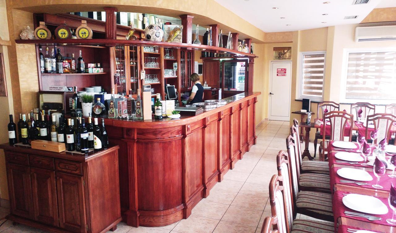 Hotel Derby Orasje Dış mekan fotoğraf